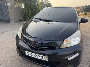 Toyota Yaris 2012 Black