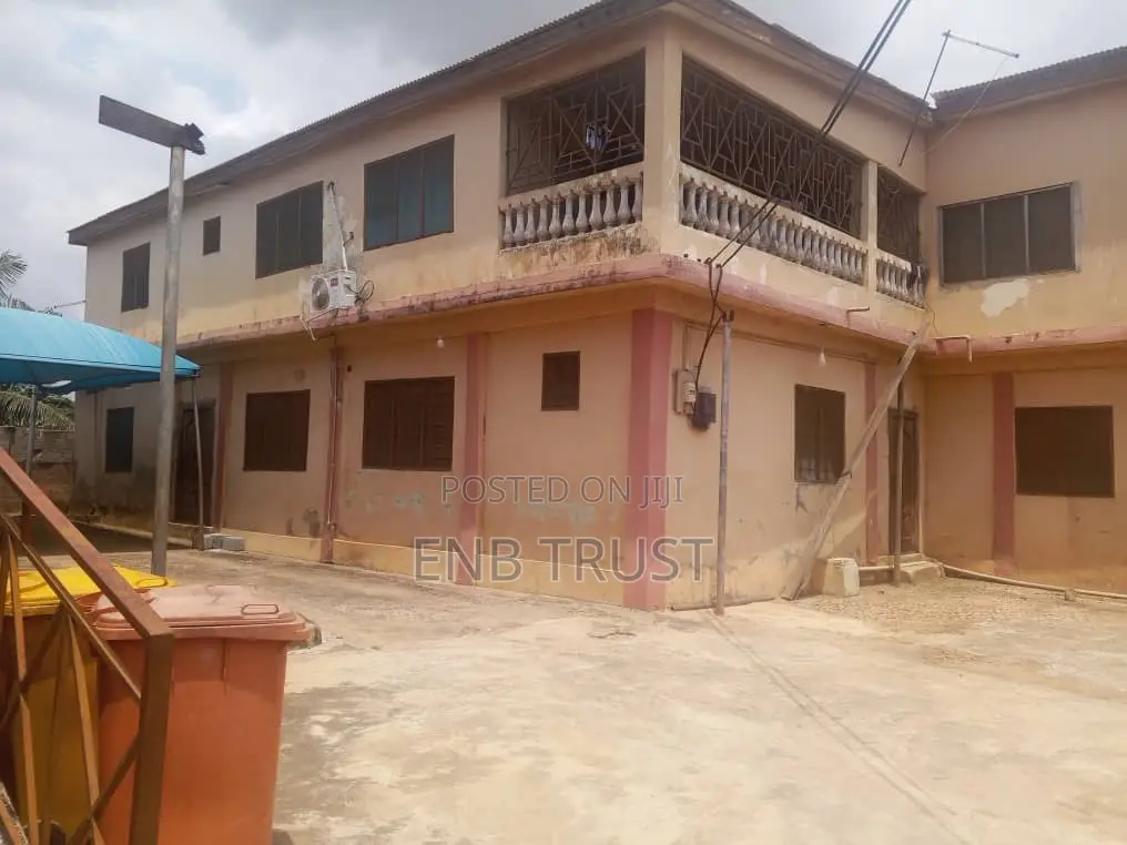 20bdrm Apartment in Last Stop for sale