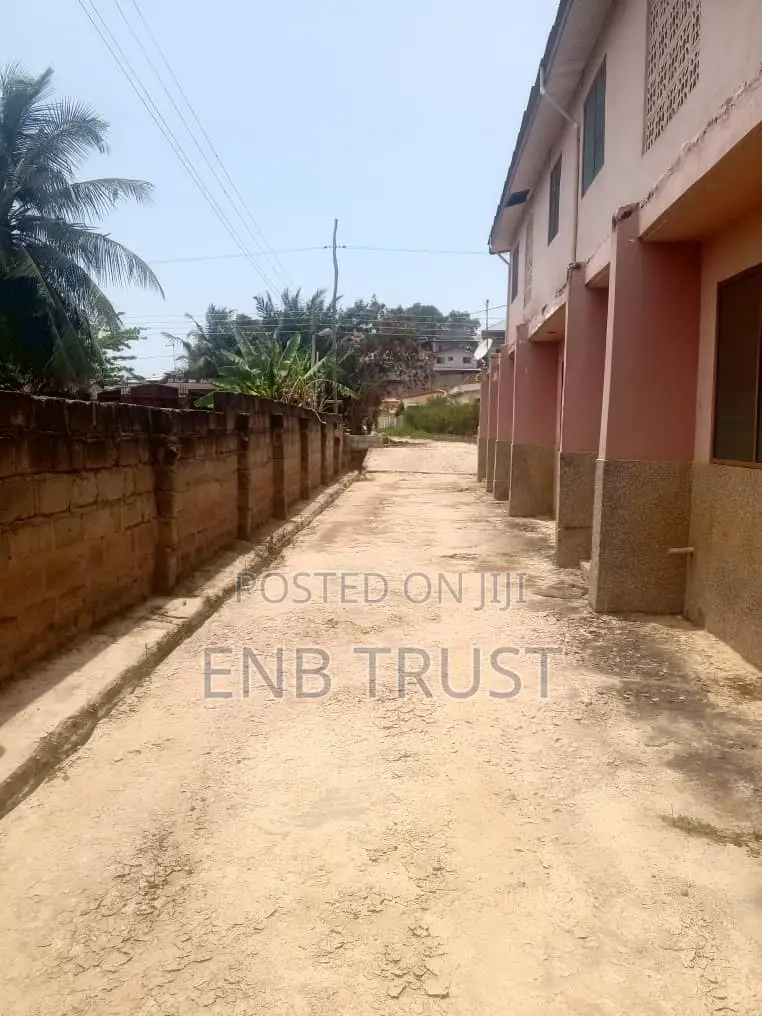 20bdrm Apartment in Last Stop for sale