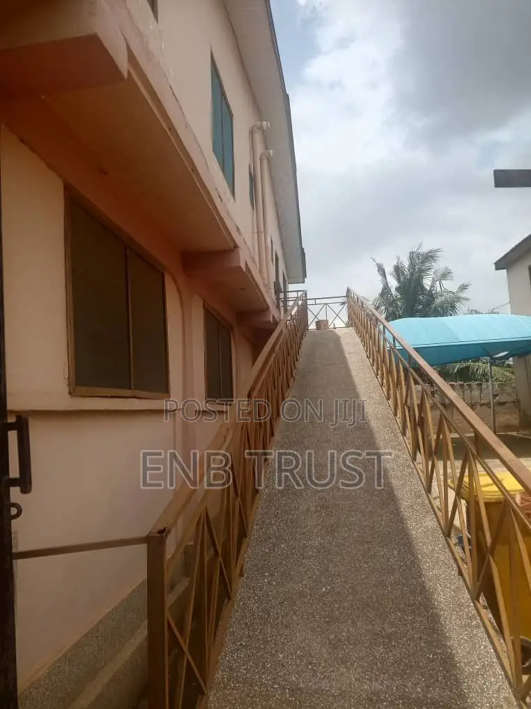 20bdrm Apartment in Last Stop for sale