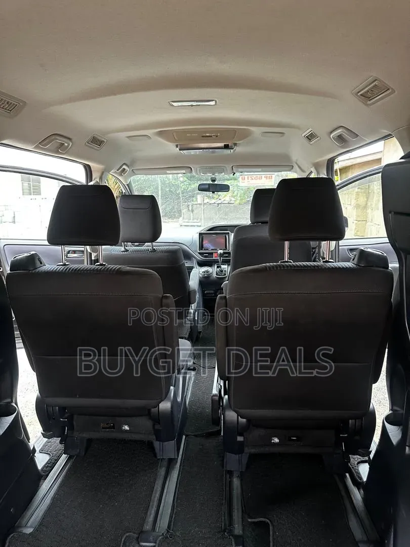 Toyota Voxy SV Premium 2014 Black