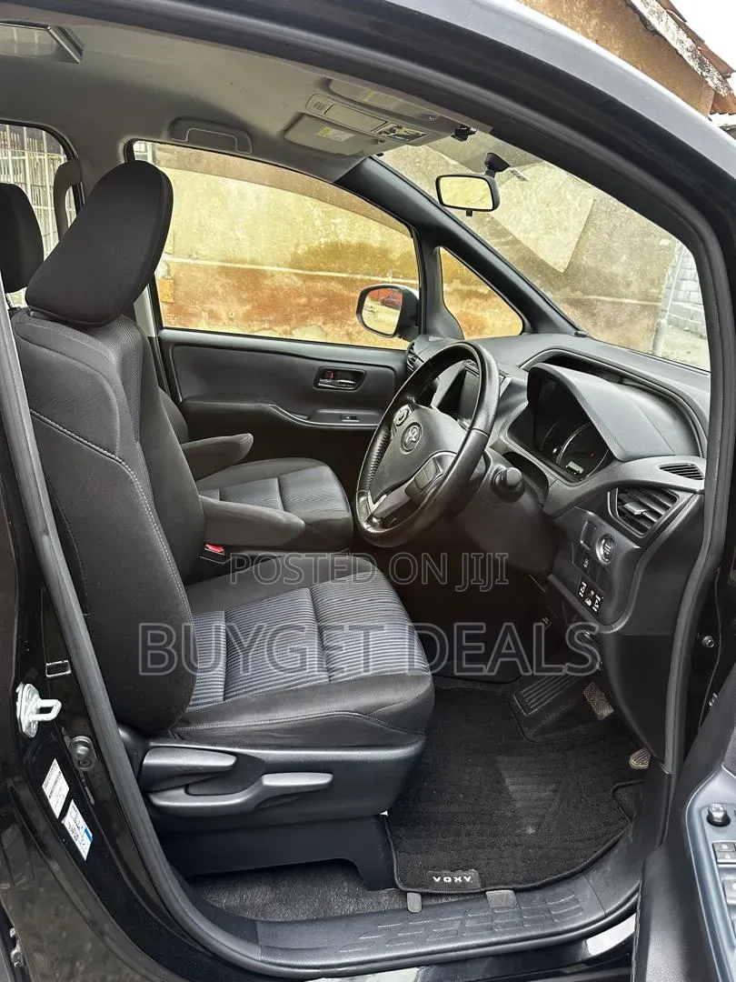Toyota Voxy SV Premium 2014 Black