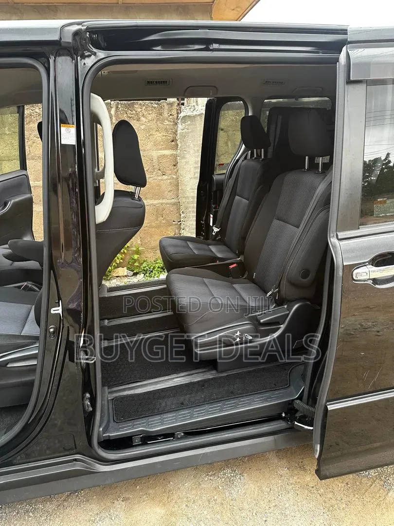 Toyota Voxy SV Premium 2014 Black