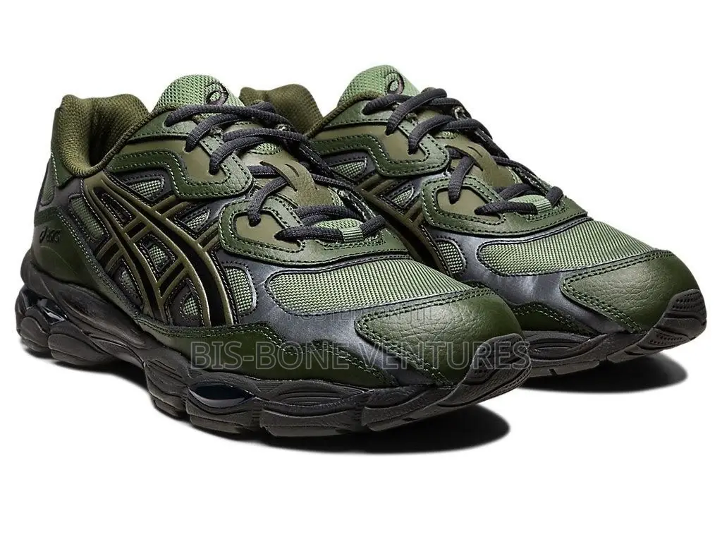 Asics Sneakers