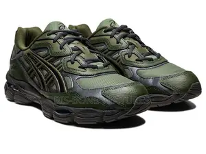 Asics Sneakers