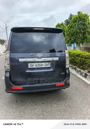 Toyota Voxy 2013 Silver