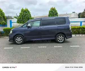 Toyota Voxy 2013 Silver
