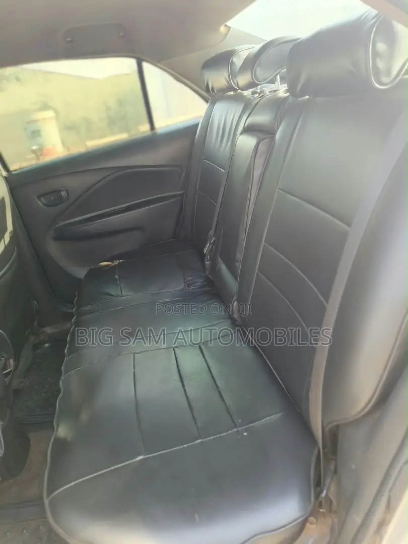 Toyota Yaris 2010 Silver