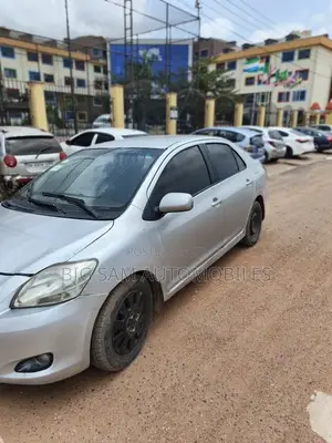 Toyota Yaris 2010 Silver