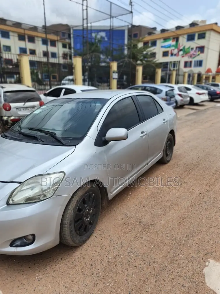 Toyota Yaris 2010 Silver