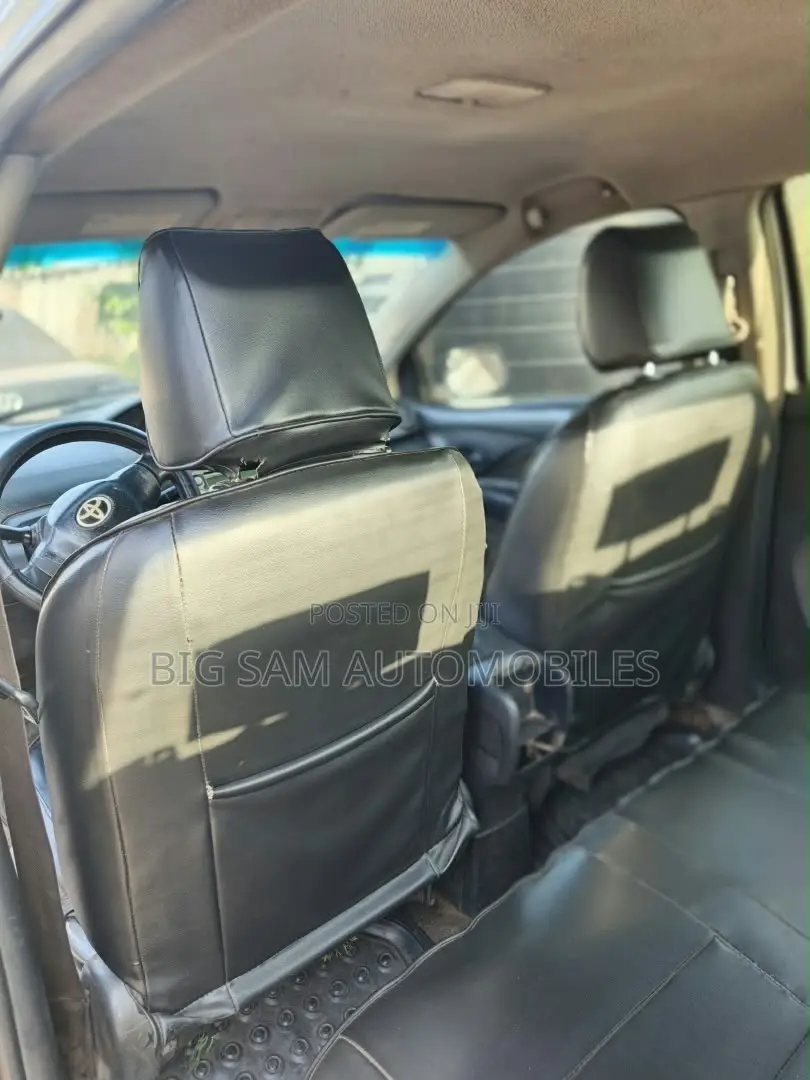 Toyota Yaris 2010 Silver