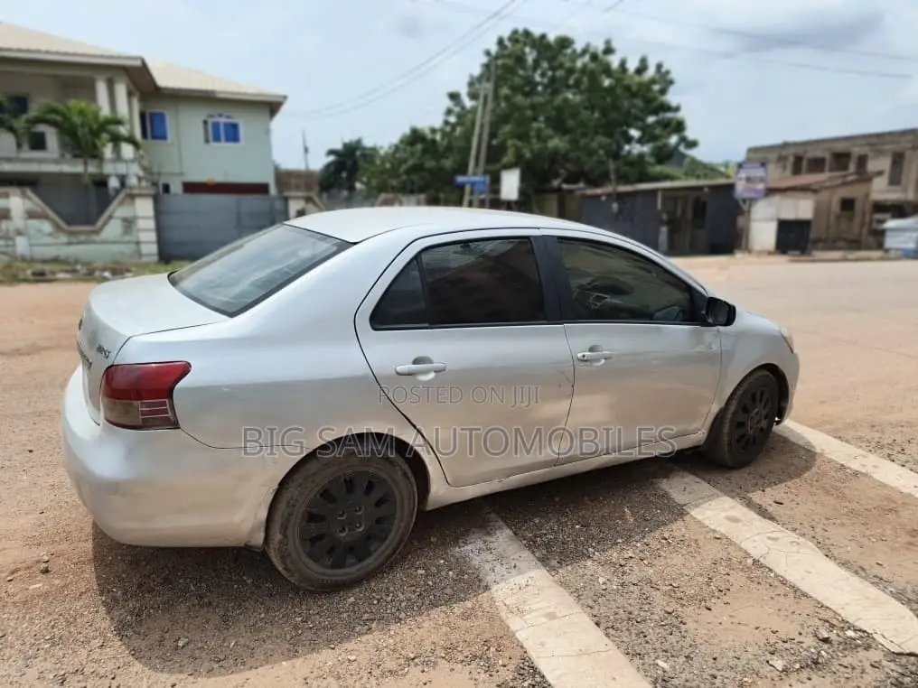 Toyota Yaris 2010 Silver