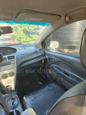 Toyota Yaris 2010 Silver