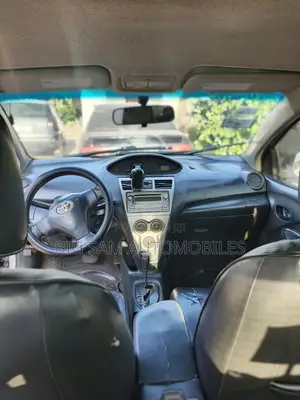 Toyota Yaris 2010 Silver