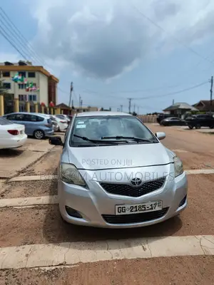 Toyota Yaris 2010 Silver