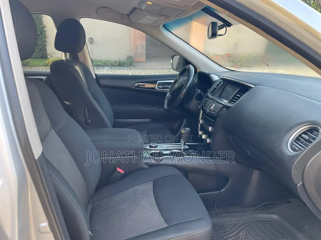 Nissan Pathfinder SV 4dr 4x4 (3.5L 6cyl) 2017 Silver