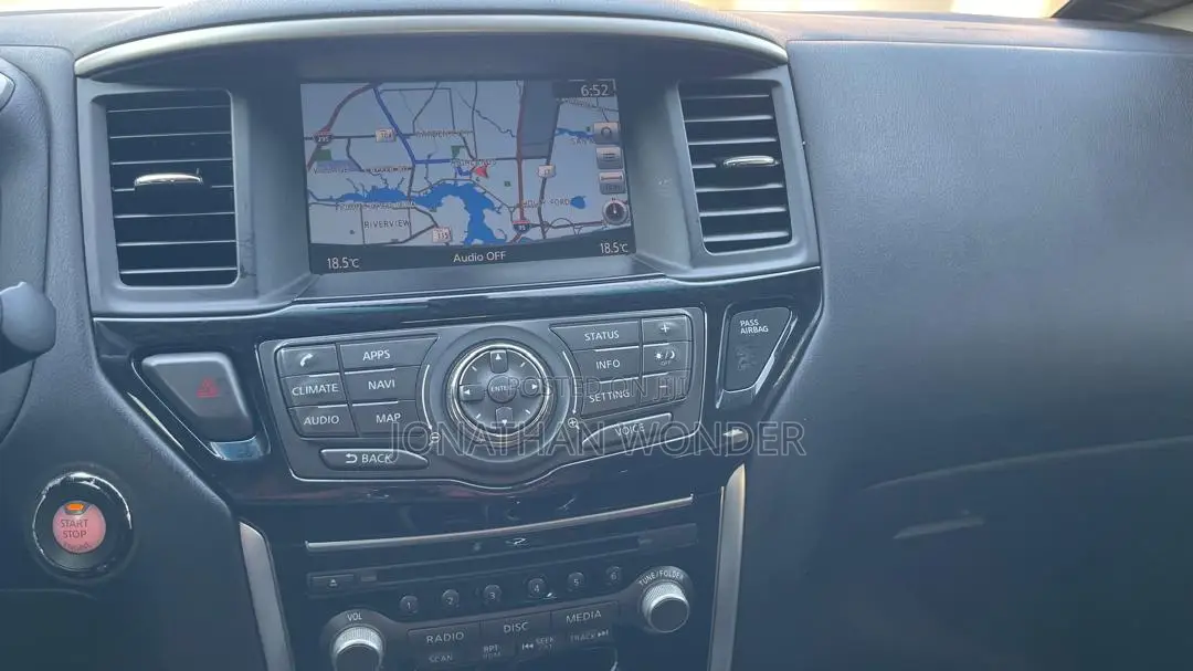 Nissan Pathfinder SV 4dr 4x4 (3.5L 6cyl) 2017 Silver
