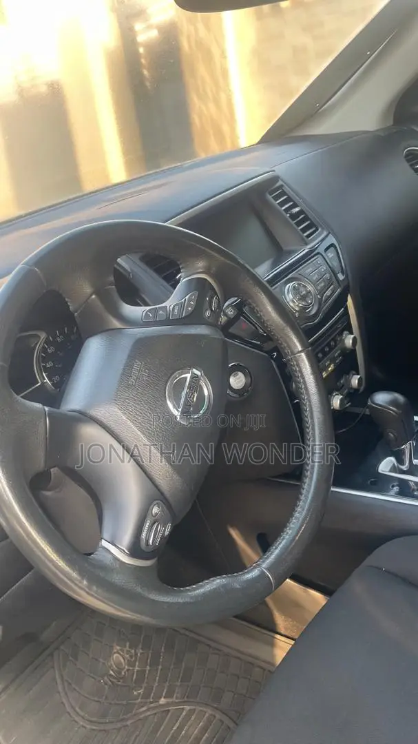 Nissan Pathfinder SV 4dr 4x4 (3.5L 6cyl) 2017 Silver