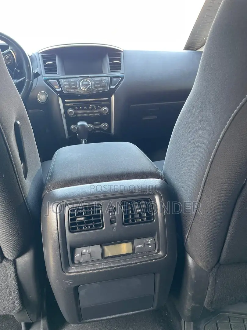 Nissan Pathfinder SV 4dr 4x4 (3.5L 6cyl) 2017 Silver