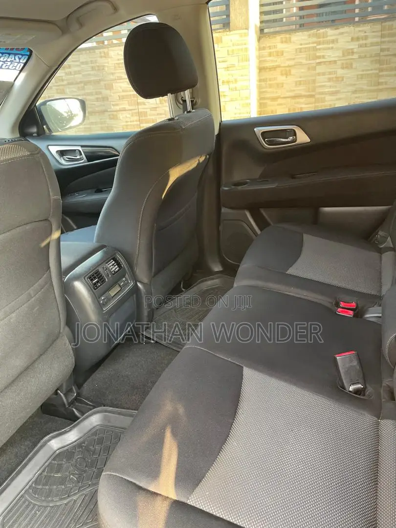 Nissan Pathfinder SV 4dr 4x4 (3.5L 6cyl) 2017 Silver