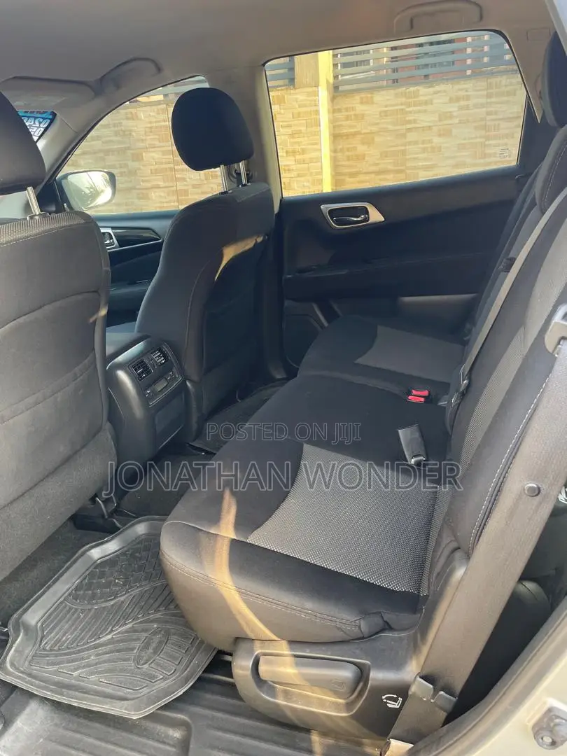 Nissan Pathfinder SV 4dr 4x4 (3.5L 6cyl) 2017 Silver