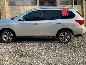 Nissan Pathfinder SV 4dr 4x4 (3.5L 6cyl) 2017 Silver