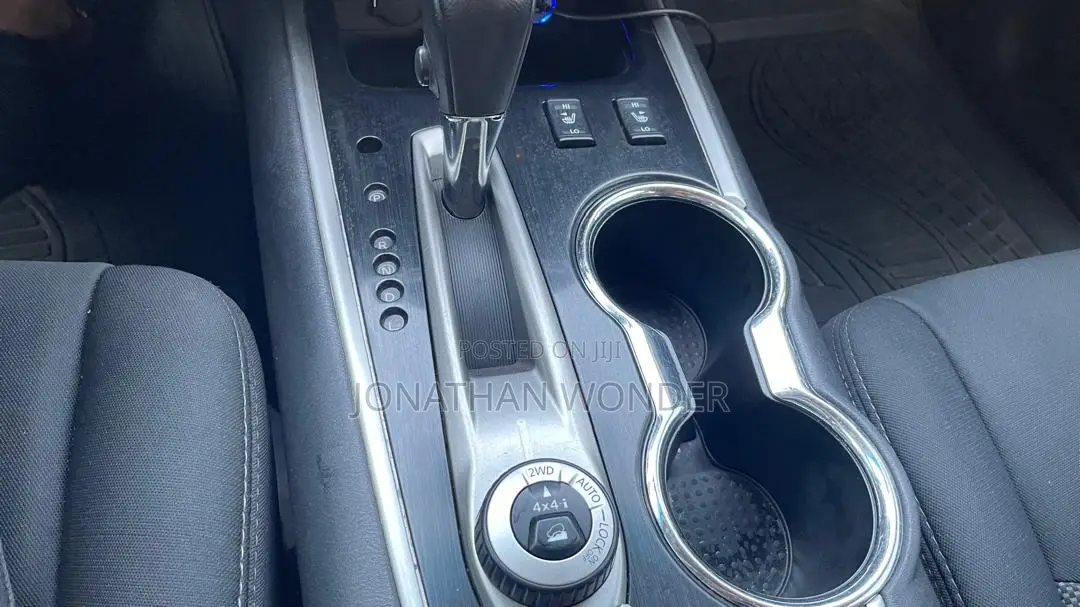 Nissan Pathfinder SV 4dr 4x4 (3.5L 6cyl) 2017 Silver