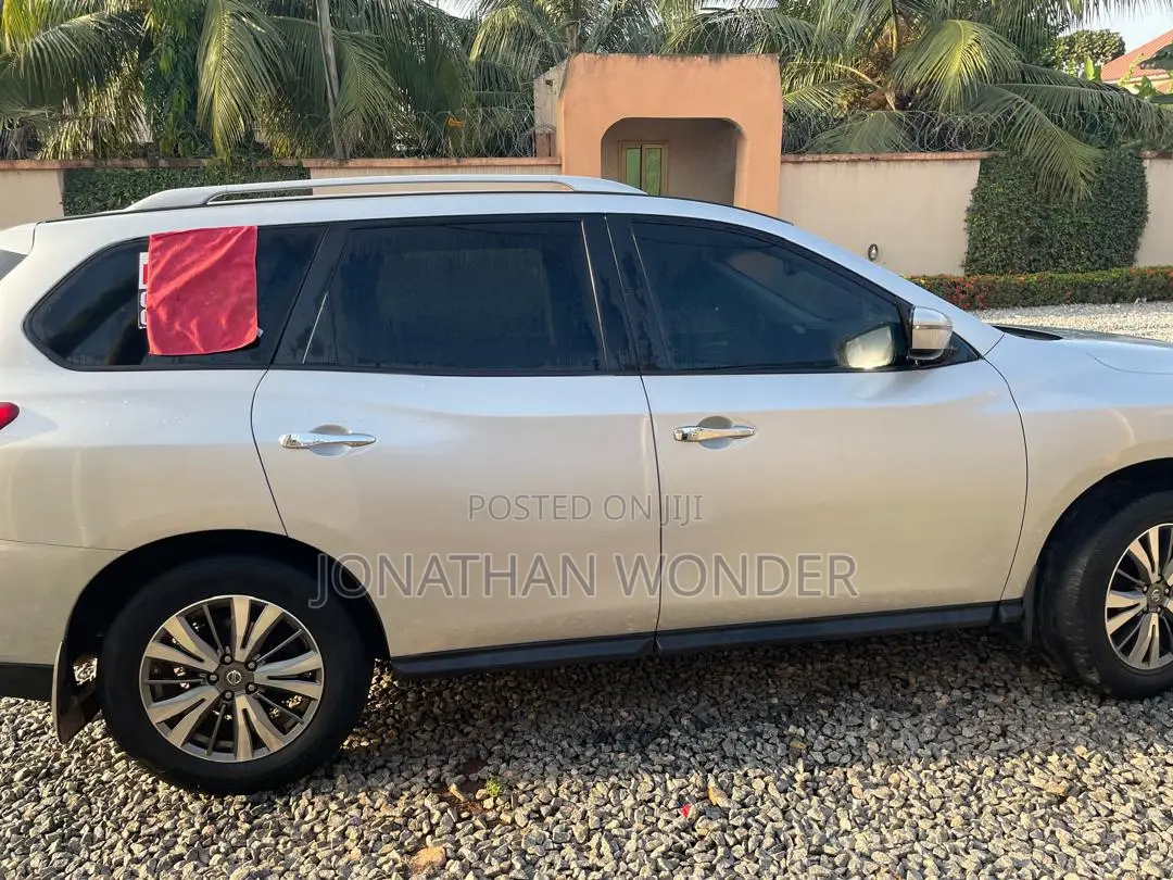 Nissan Pathfinder SV 4dr 4x4 (3.5L 6cyl) 2017 Silver