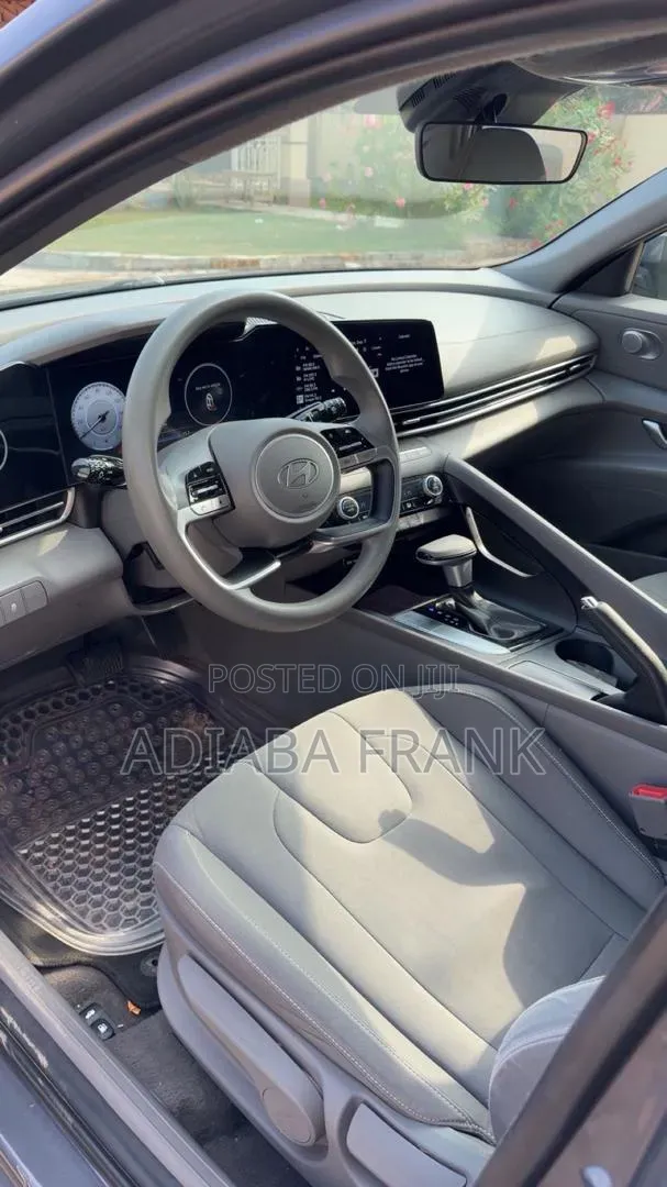 Hyundai Elantra Limited 2024 Silver