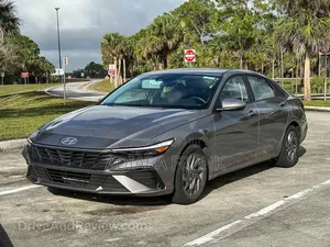 Hyundai Elantra Limited 2024 Silver