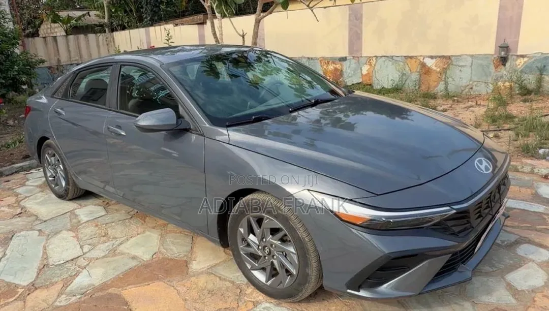 Hyundai Elantra Limited 2024 Silver