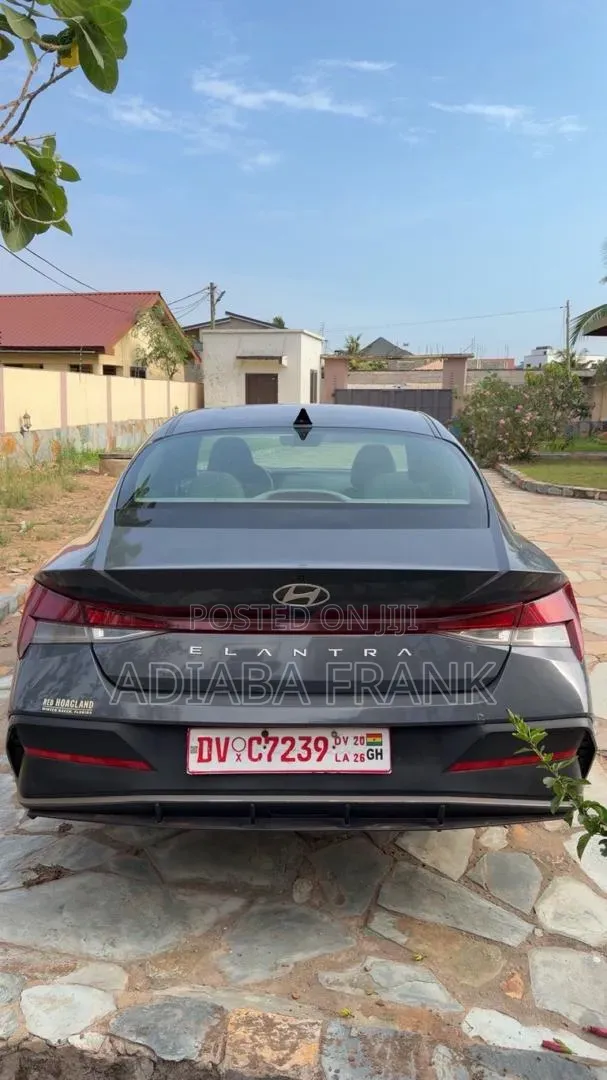 Hyundai Elantra Limited 2024 Silver