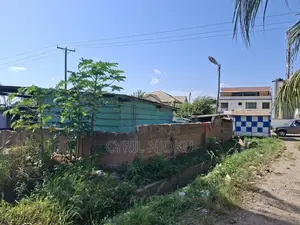 5 Plots of Land for Sale at New Legon