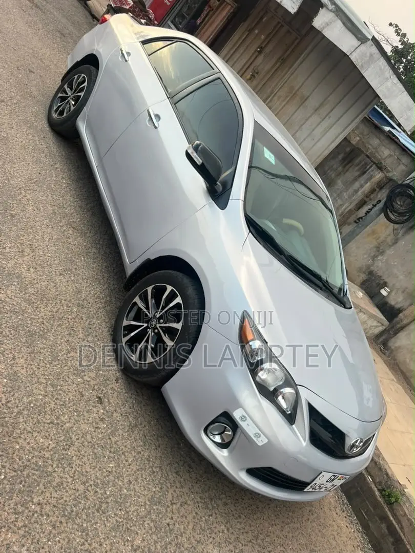 Toyota Corolla 2012 Silver