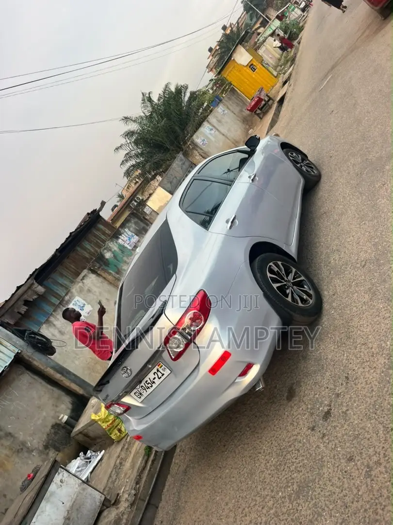 Toyota Corolla 2012 Silver