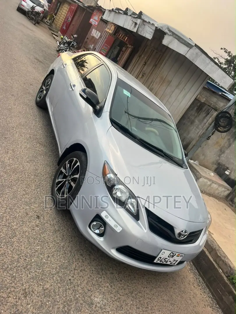 Toyota Corolla 2012 Silver