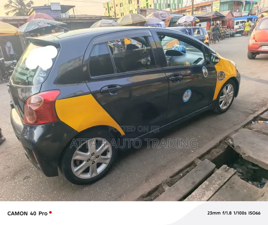 Toyota Yaris 2010 Blue