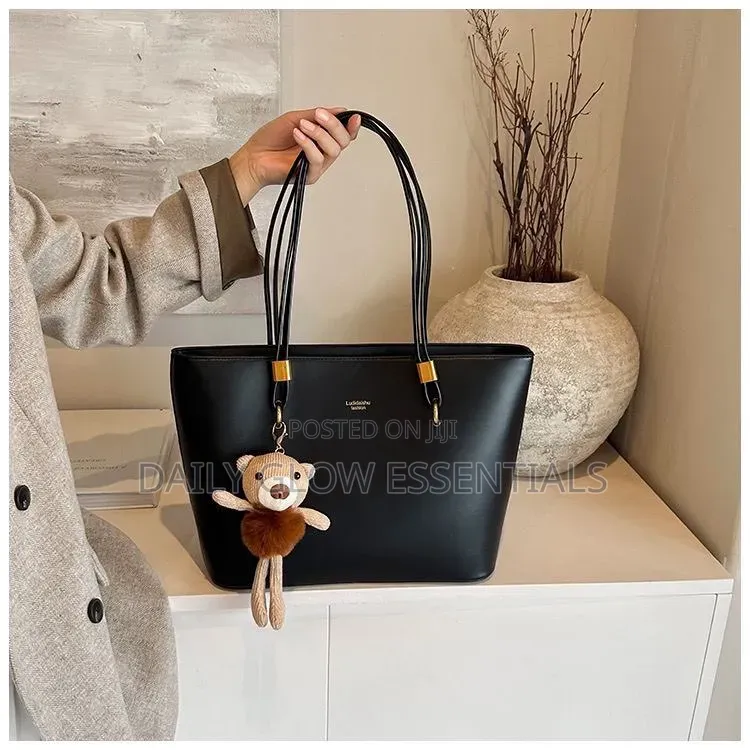 Women’s Black Tote Handbag With Teddy Bear Charm – Stylish & Spacious