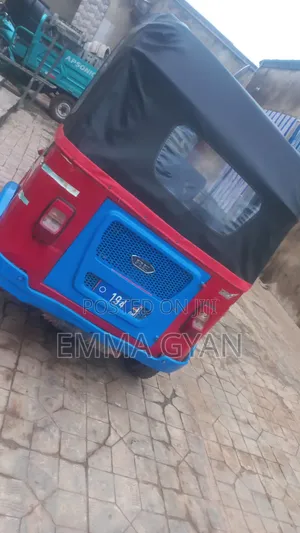 Bajaj RE 2024 Red