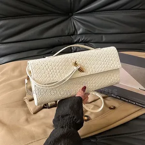 Women’s Elegant Clutch Bag – Woven Design With Shoulder Strap