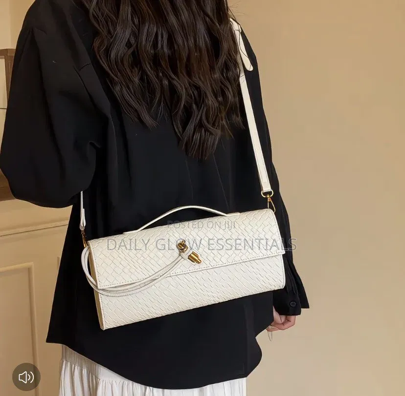 Women’s Elegant Clutch Bag – Woven Design With Shoulder Strap