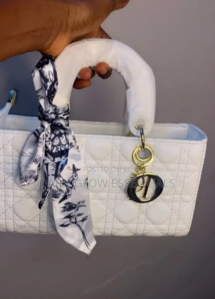 Women’s White Quilted Handbag – Elegant Shoulder & Crossbody Bag