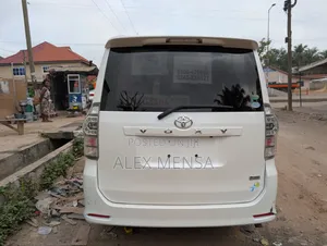 Toyota Voxy 2013 White