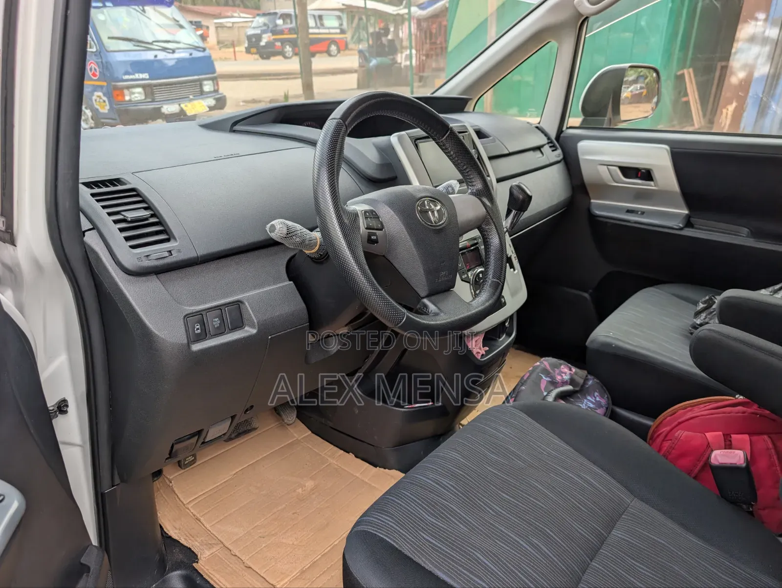 Toyota Voxy 2013 White