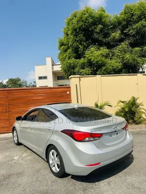 Hyundai Elantra Limited 4dr Sedan (1.8L 4cyl 6A) 2015 Silver