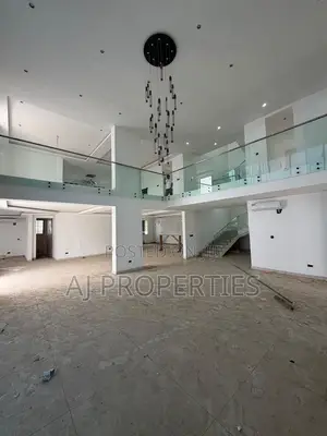 8bdrm House in East Legon for sale