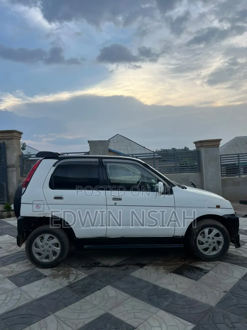 Daihatsu Mira 2010 White
