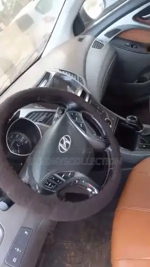 Hyundai Elantra 2014 Red
