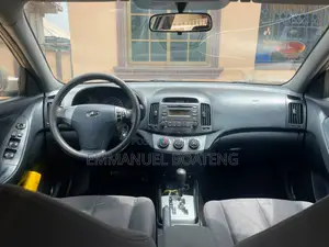 Hyundai Elantra GLS 2010 Gold