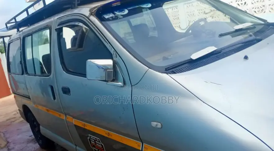 Toyota HiAce 1999 Grey